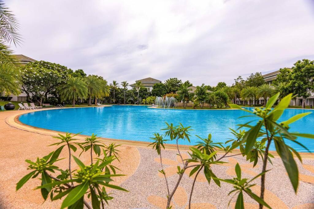 4 Bedroom Townhouse In Great Location! 华欣 外观 照片