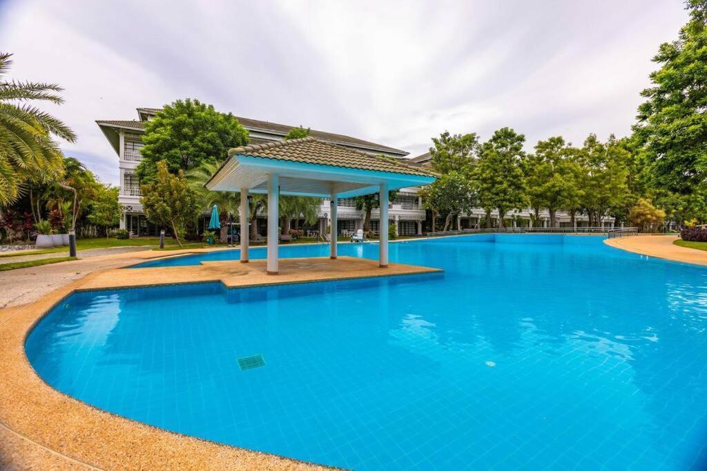 4 Bedroom Townhouse In Great Location! 华欣 外观 照片