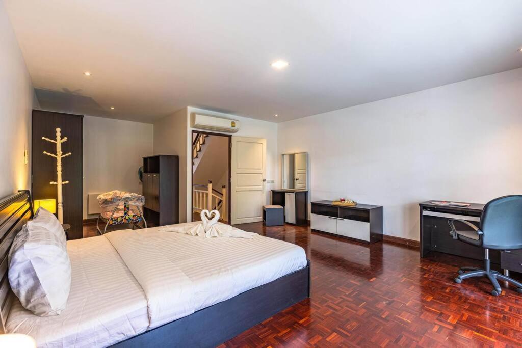 4 Bedroom Townhouse In Great Location! 华欣 外观 照片