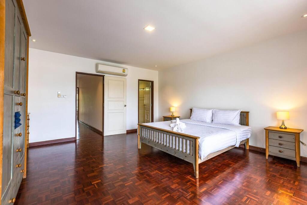 4 Bedroom Townhouse In Great Location! 华欣 外观 照片