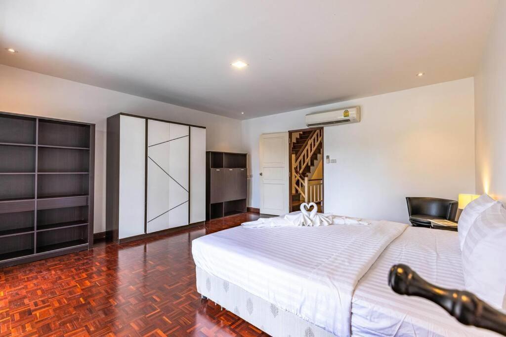 4 Bedroom Townhouse In Great Location! 华欣 外观 照片