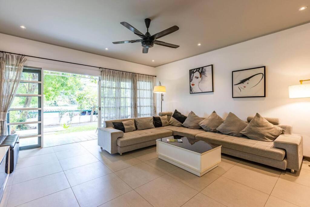 4 Bedroom Townhouse In Great Location! 华欣 外观 照片